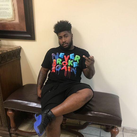 Meet your Posher, Carlos - Picture 1 of 1